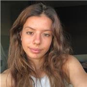 Profesora americana adolescente ofrece dar clases de inglés